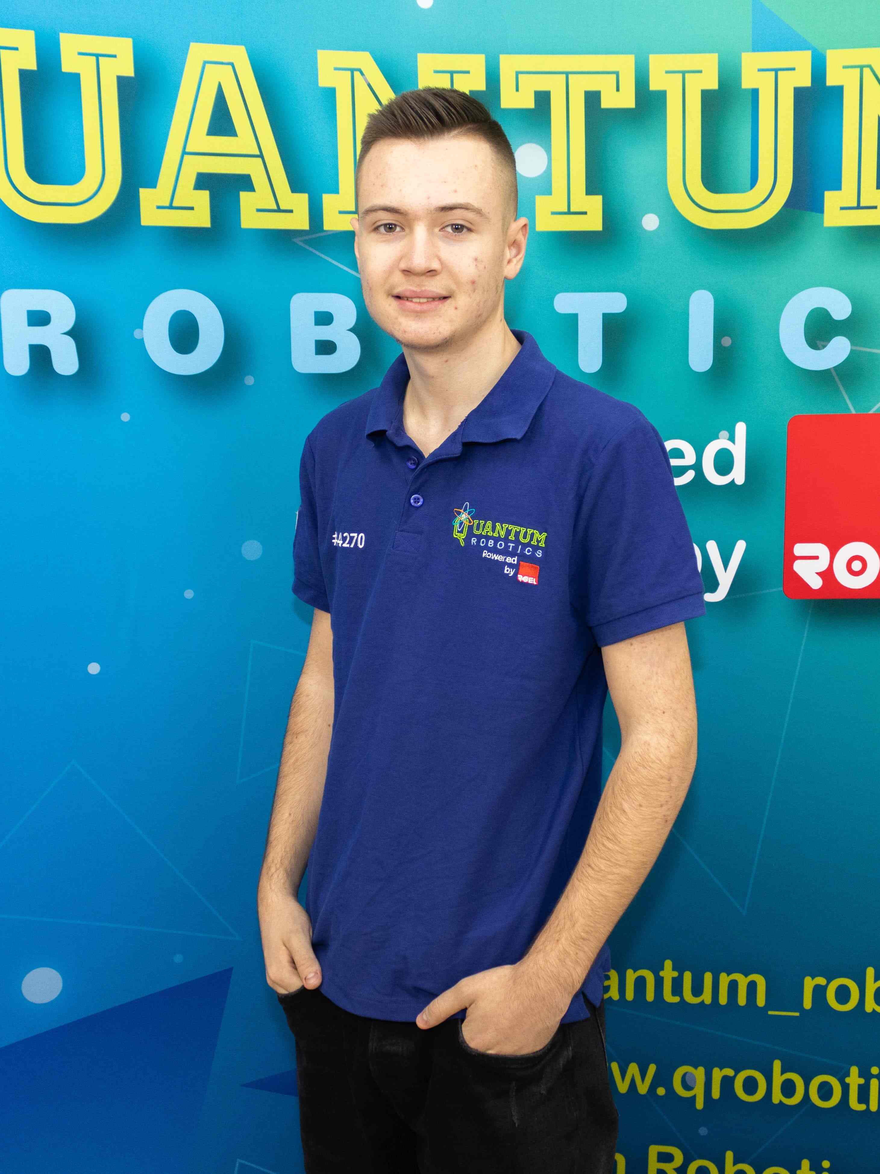 Quantum-Robotics-FTC-FIRST-competiton-team-members-Ianis-Pasarelu